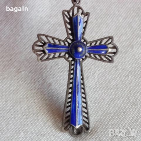 Сребърен кръст с емайл.