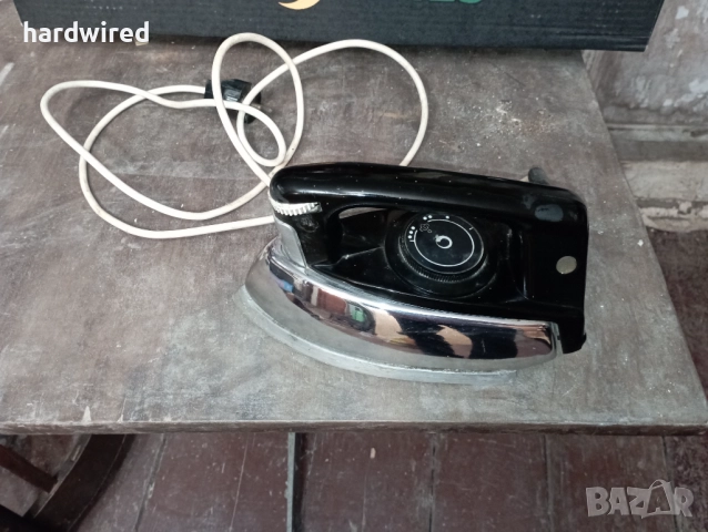 Стара парна ютия