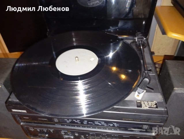 Малка уредба касетофон,радио и грамофон с колони, снимка 3 - Аудиосистеми - 53061146