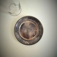 Стъклено шише без дъно с посребрена чинийка, снимка 5 - Антикварни и старинни предмети - 44174708