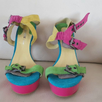 Цветни розови сини жълти сандали на ток, снимка 2 - Дамски обувки на ток - 36207973