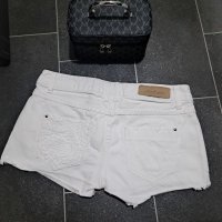 Къси бели дънкови панталонки , снимка 2 - Къси панталони и бермуди - 41314006
