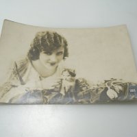 Момиче с котенца, стара романтична картичка, снимка 3 - Филателия - 44342879