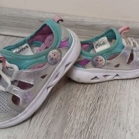 Летни спортни обувки за момиче с Ана и Елза, снимка 1 - Детски сандали и чехли - 41835265