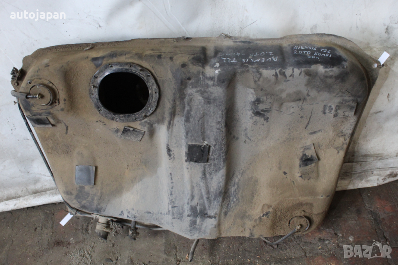 Дизелов резервоар Тойота авенсис т22 2.0тд комби 00г Toyota avensis t22 2.0td 2000, снимка 1