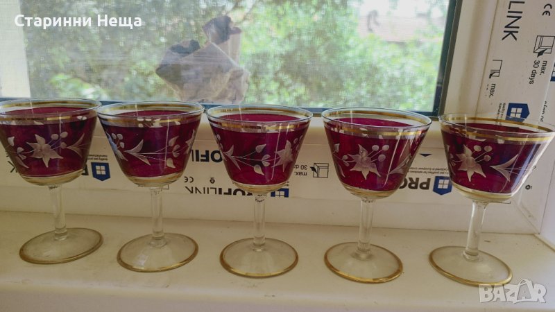 Винтидж Стари Кристали Гравирани Чаши Вино Цветно Стъкло , снимка 1