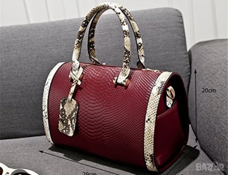 Дамска чанта с декорация от бяла змийска кожа, снимка 1