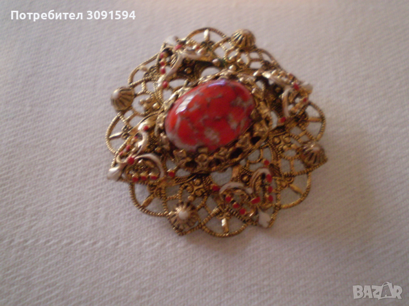 Винтич брошка филигран с червено многоцветно стъкло, снимка 1