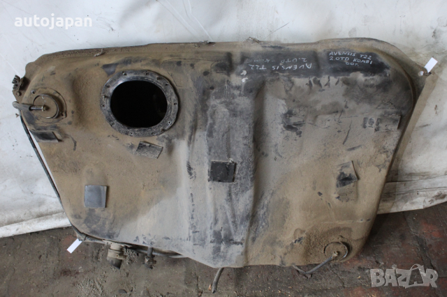 Дизелов резервоар Тойота авенсис т22 2.0тд комби 00г Toyota avensis t22 2.0td 2000