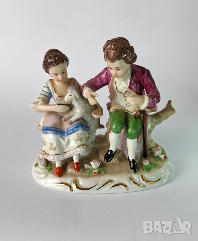 Порцеланова фигурка на мъж и жена с агънце - CDC