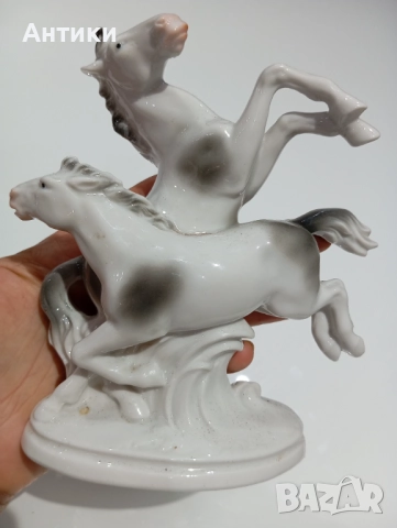  Порцеланова красива фигура с коне маркирана , снимка 11 - Декорация за дома - 52564064