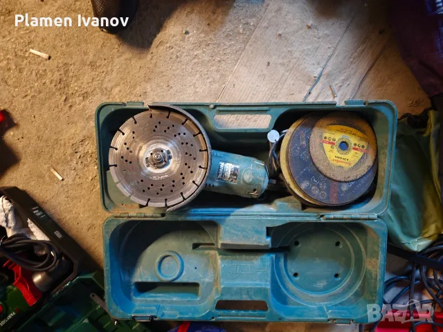 Углошлайф Makita GA9020