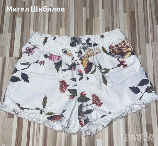 Продавам бели къси панталонки  