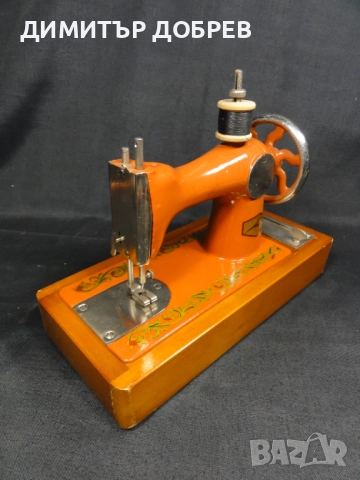 СТАРА РЕТРО СОЦ СССР МЕХАНИЧНА ИГРАЧКА ШЕВНА МАШИНА, снимка 5 - Антикварни и старинни предмети - 51583627