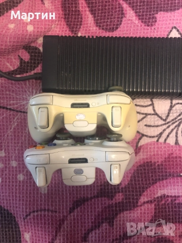 Продавам Xbox 360 + 2 контролера, снимка 4 - Xbox конзоли - 52566910