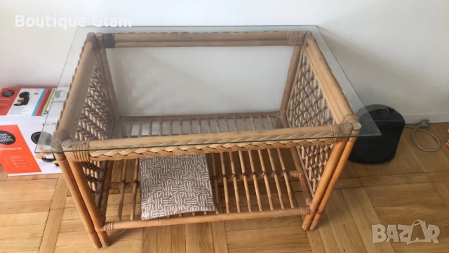 Ратанова маса със стъклен плот