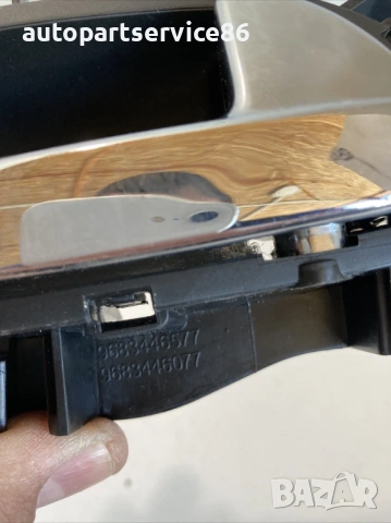 Предна дясна вътрешна дръжка за Peugeot 3008 1.6 HDI (2010) 9683446577, снимка 2 - Части - 53592800