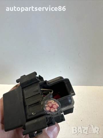 Държач за кутия с предпазители и релета за Jeep Grand Cherokee 3.0 CRD (2012) P68191499AA, снимка 2 - Части - 53513112