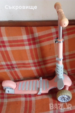 Триколесна детска тротинетка с LED светлини Scooter Makani