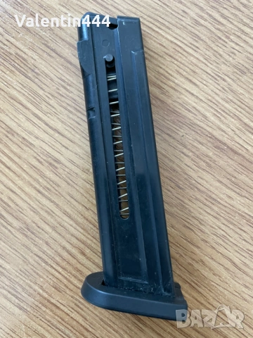 Пълнител за пистолет „Sig Sauer“ -  Mosquito - кал. 22 LR, снимка 2 - Бойно оръжие - 53871361