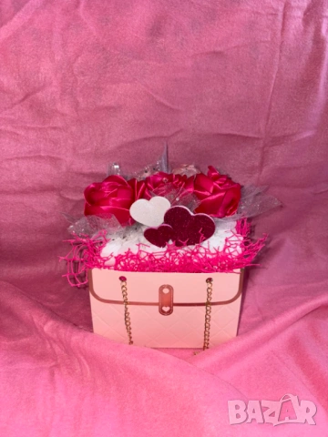 Сатенени рози, снимка 4 - Изкуствени цветя - 53225135