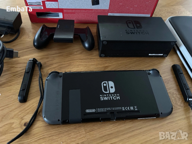 Конзола Nintendo switch пълен комплект с кутия+ оригинален калъф, снимка 4 - Nintendo конзоли - 52949373