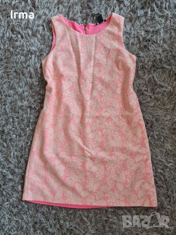 Розова рокля с дантели