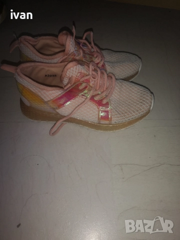 дамски спортни обувки 38 номер дишаща материя и подметка много удобни в перфектно състояние , снимка 2 - Маратонки - 51784937