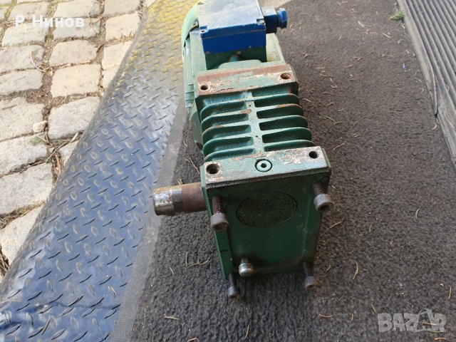 мотор редуктор  2.2 кW  60 оборота червячен, снимка 4 - Електродвигатели - 41490993