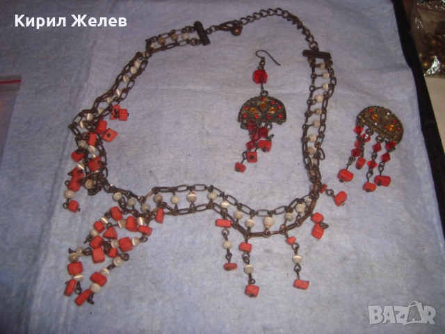СТАРИ ЕТНОГРАФСКИ БРОНЗОВИ ОГЪРЛИЦА с ОБЕЦИ с МЪНИСТА КОТЕШКО ОКО и ЧЕРВЕН КОРАЛ РЪЧНА РАБОТА 26227, снимка 2 - Антикварни и старинни предмети - 36060987