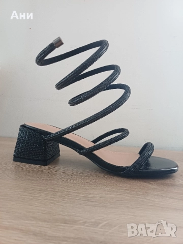 Елегантни дамски сандали 