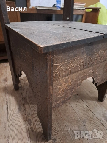 2 бр. Ретро стола запазени с релеф, снимка 2 - Столове - 53660138
