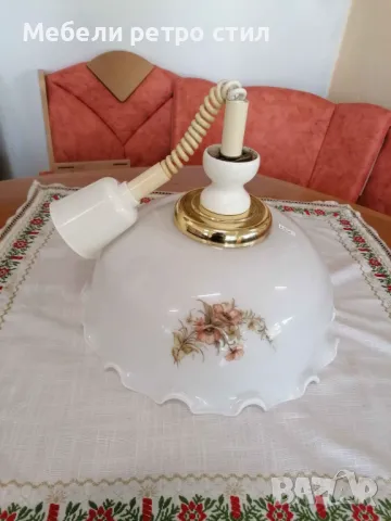 Уникален полилей с голяма бяла стъкленица с цветя. Красив и стилен дизайн., снимка 2 - Полилеи - 50130196