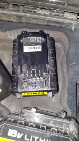 Stanley 2батерии и зарядно, снимка 2 - Други инструменти - 53292568