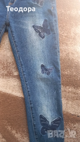 Дънки с пеперуди