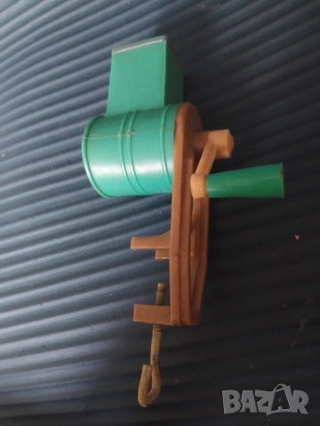 Ръчна Машинка За млене / смилане / рендосване  на ядки, плодове, зеленчуци, снимка 2 - Аксесоари за кухня - 51961365