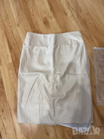 Нова кожена пола в цвят много светло бежово, снимка 2 - Поли - 52719966