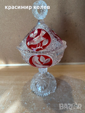 кристална бонбониера с капак от известната серия „Byrdes“ на Hofbauer Collection