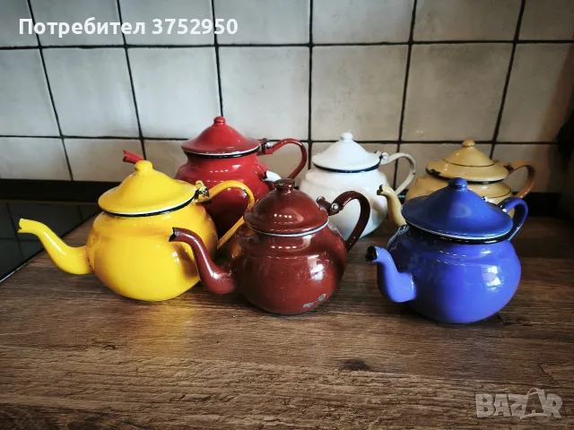 Стари емайлирани чайници , снимка 8 - Антикварни и старинни предмети - 56111694