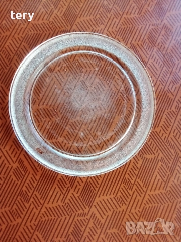 Продавам чиния за микровълнова фурна голяма Варна Център , снимка 2 - Чинии - 52556348