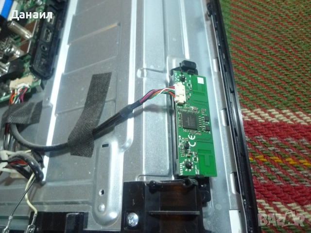 17MB211S заедно с WIFI и Bluetooth модули от Toshiba 32W2863DG , снимка 2 - Части и Платки - 53334187