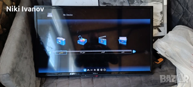 Телевизор Tesla 32S315BH със лека забележка в десния ъгъл 