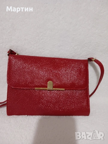 Лачена чантичка