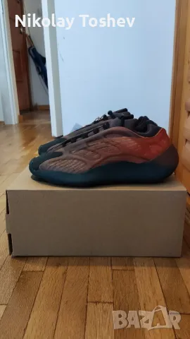 Adidas Yeezy 700 v3 Copper Fade, снимка 5 - Маратонки - 47324538