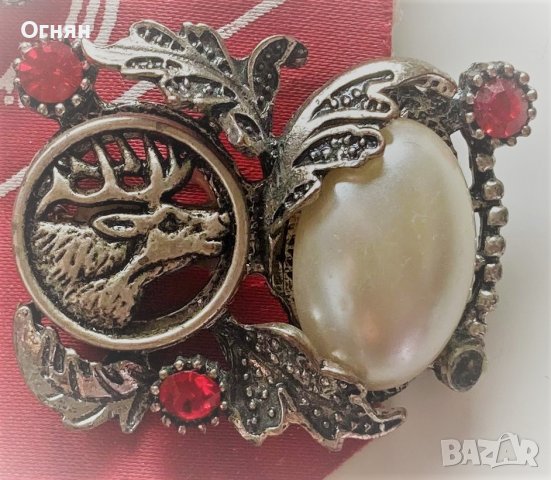 Брошка с камъни