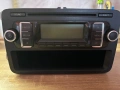   оригинално автомобилно радио VW RCD210 MP3 (модел 1K0 035 156 A), снимка 1