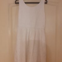 Нежна бяла дантелена рокличка на НМ, снимка 1 - Детски рокли и поли - 42090192