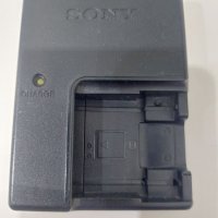 Оригинално зарядно за батерии Sony BC-CS3, снимка 1 - Батерии, зарядни - 39434888