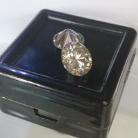 Спешно Уникален ТОП 4+ карата Мойсанит диамант Moissanite два Diamond IF/F-G Ледено бяло, снимка 1 - Други - 34528670