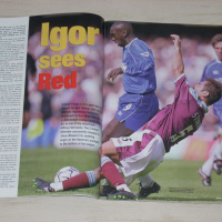 Уест Хям Юнайтед официални клубни списания "HAMMERS News" от 2000 до 2002 г., снимка 3 - Фен артикули - 36322597
